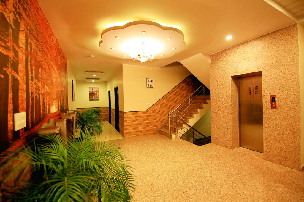 Veeva Hotel Corridor Rooms