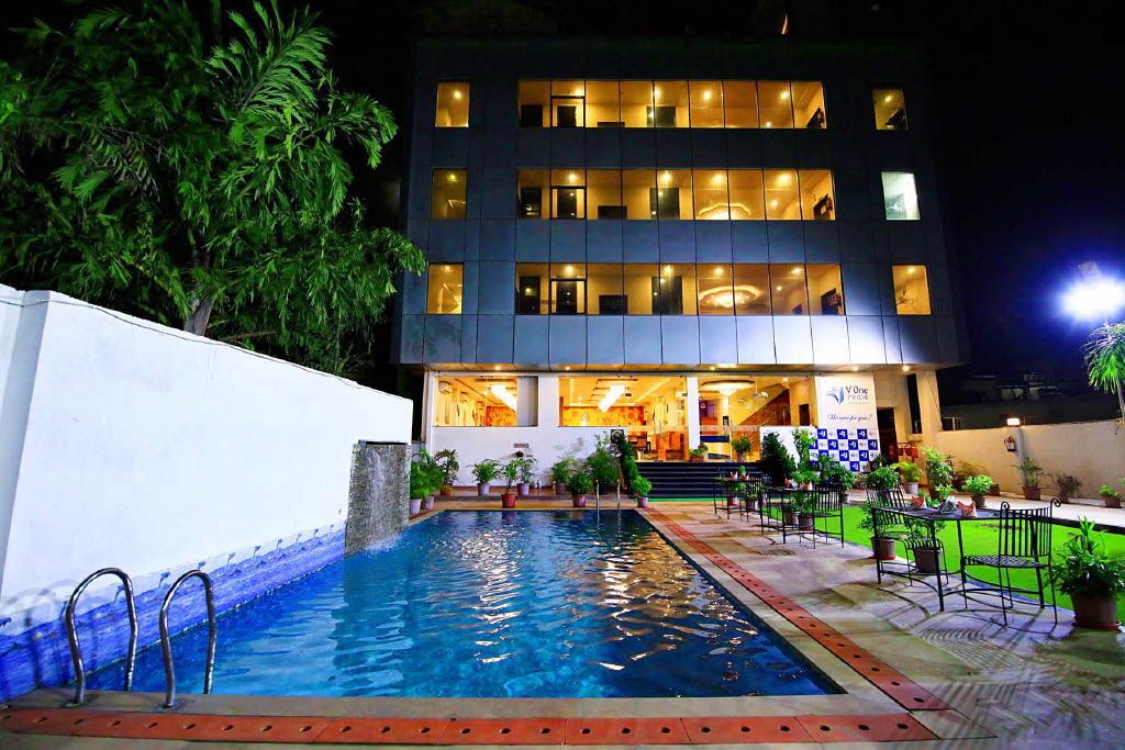 Veeva Hotel Nirman Nagar Ajmer Road Jaipur — Exterior Night View with Pool